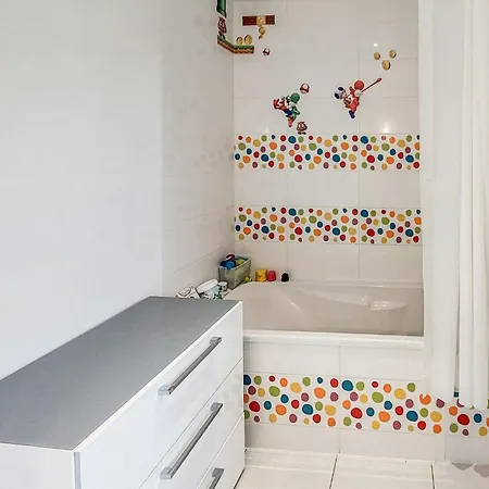 3 Bedroom Cozy In Сasa de vacaciones Vertou