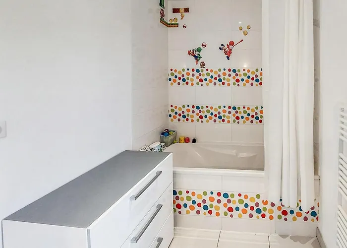 3 Bedroom Beautiful In 펜션 베르통