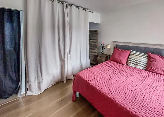 3 Bedroom Beautiful In 펜션 *