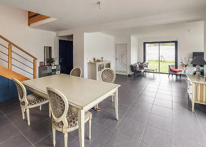 Casa de Férias 3 Bedroom Beautiful In Vertou