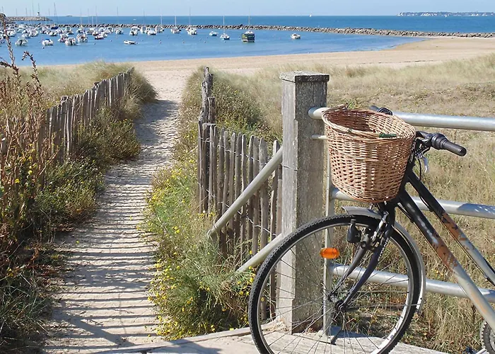 3 Bedroom Beautiful In Casa de Férias *